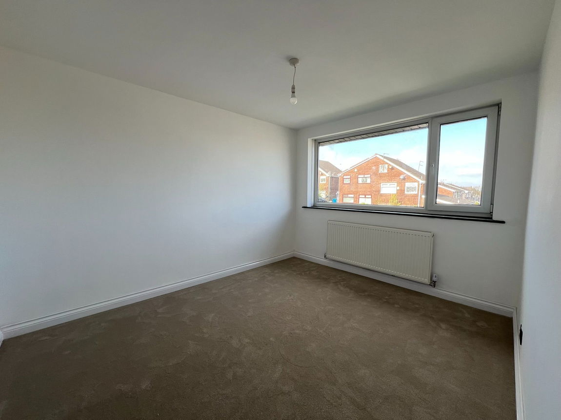 Lowside Drive, Oldham, OL4 1AS - Lynks Estate Agents