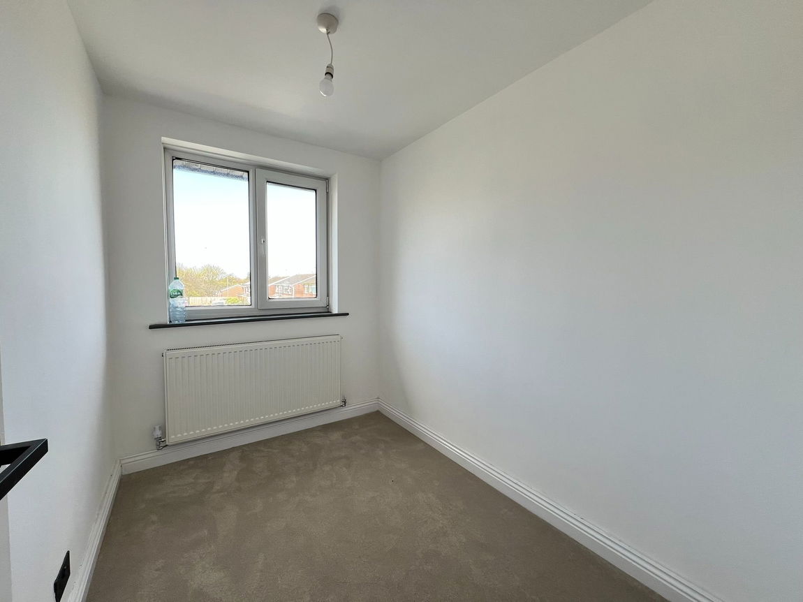 Lowside Drive, Oldham, OL4 1AS - Lynks Estate Agents
